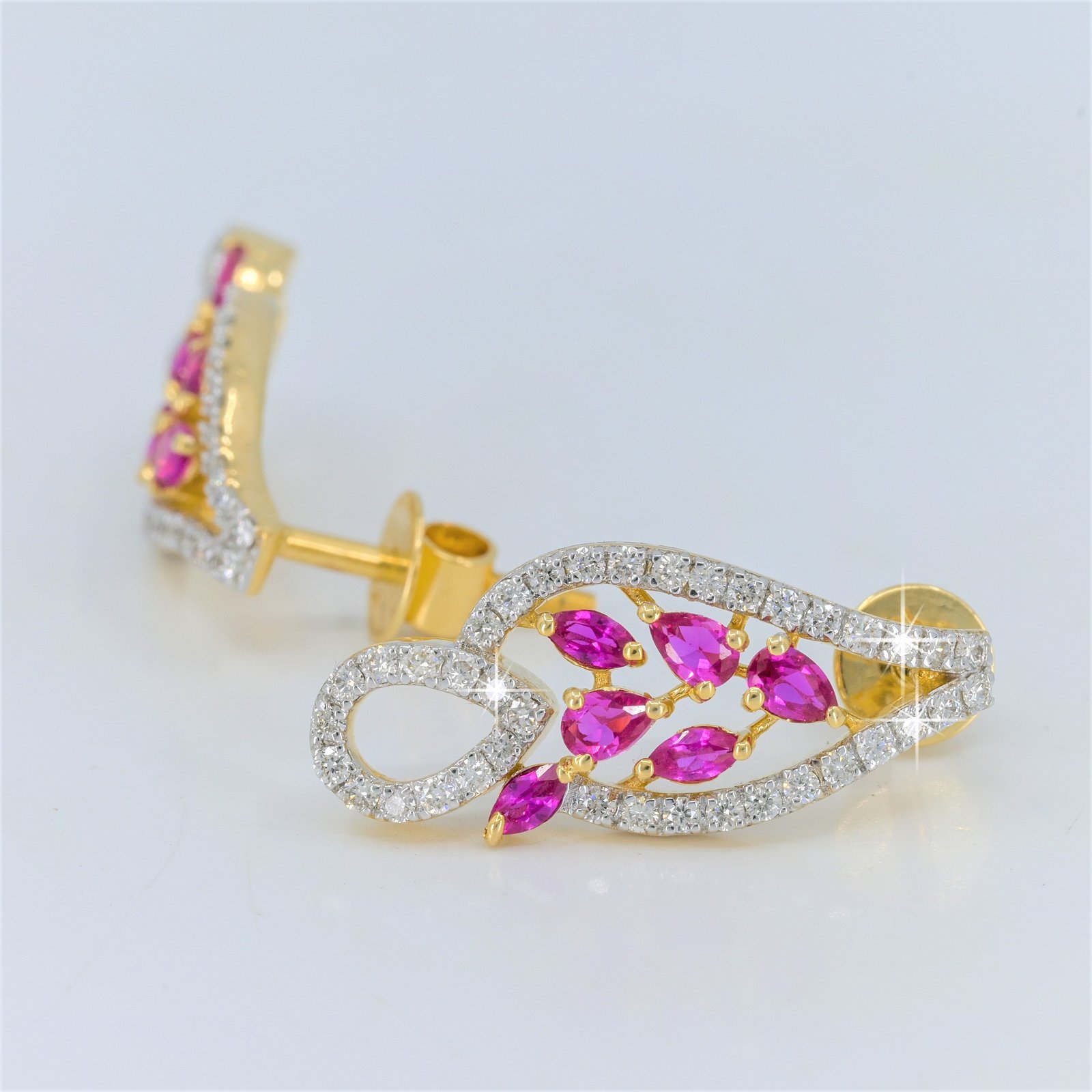 Primary Gold bracelet with pink leaf